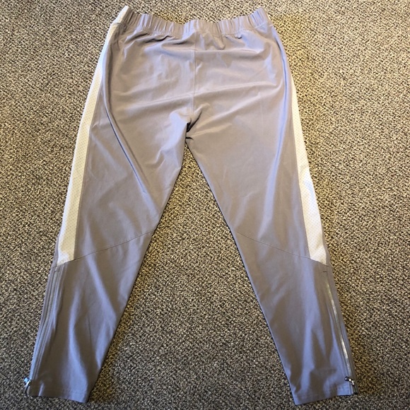 Women’s Under Armor Size M Sweatpants - Picture 2 of 3